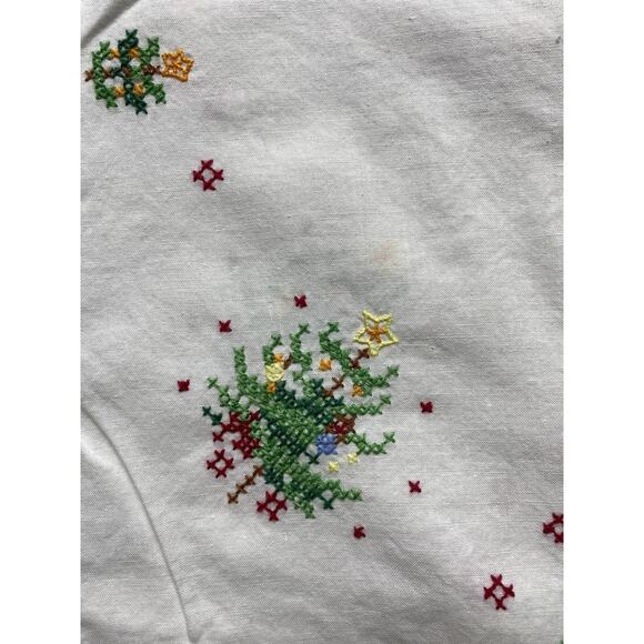 Christmas Table Runner Cross Stitch Embroidered Trees Teddy Bear Lace Trim White - Picture 3 of 14